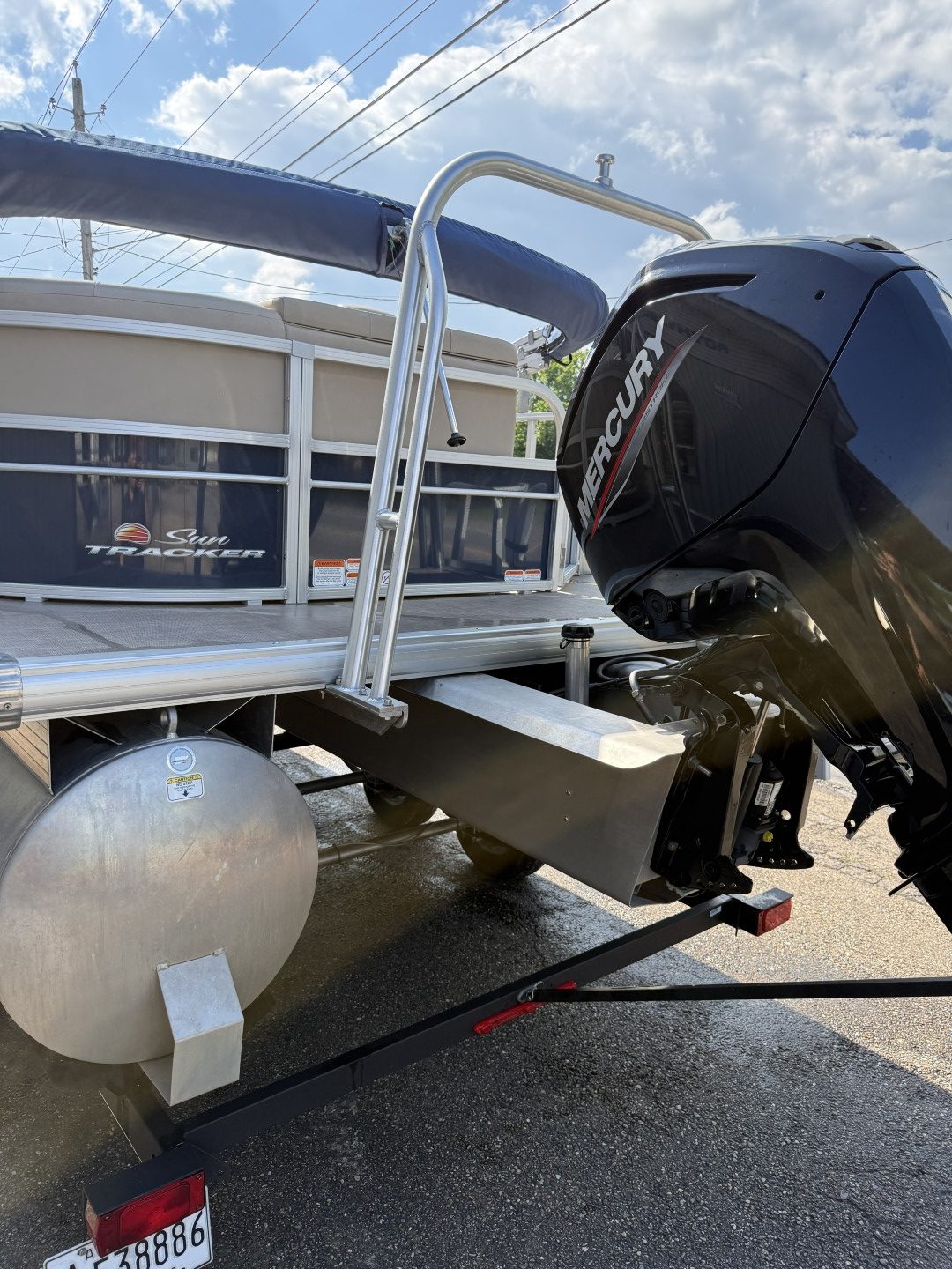 2019 Sun Tracker 20DLX with Mercury 90 Command Thrust - Image 4
