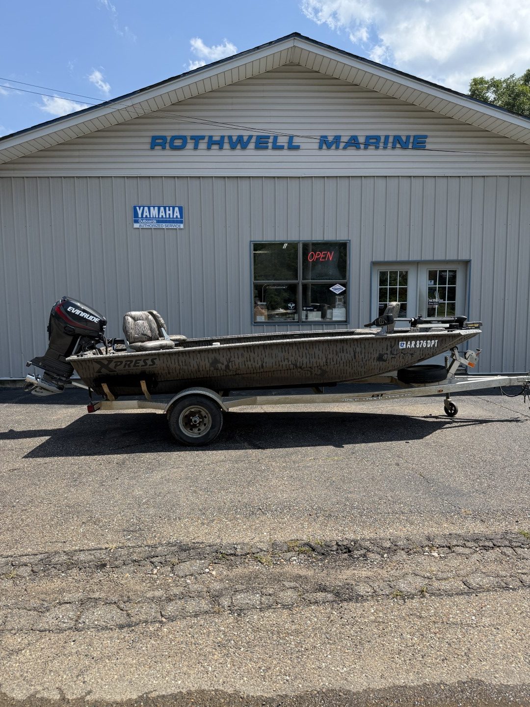 2016 Xpress HD16DBX with Evinrude 40 Etec