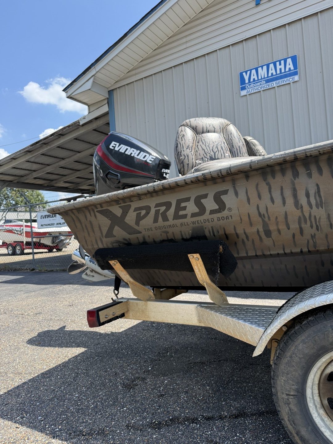 2016 Xpress HD16DBX with Evinrude 40 Etec - Image 3