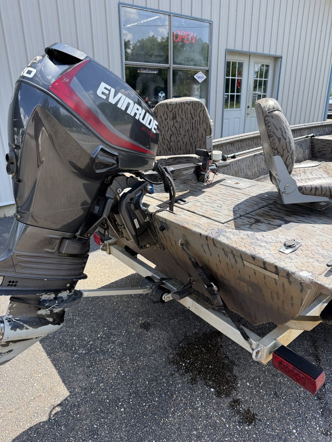 2016 Xpress HD16DBX with Evinrude 40 Etec - Image 4