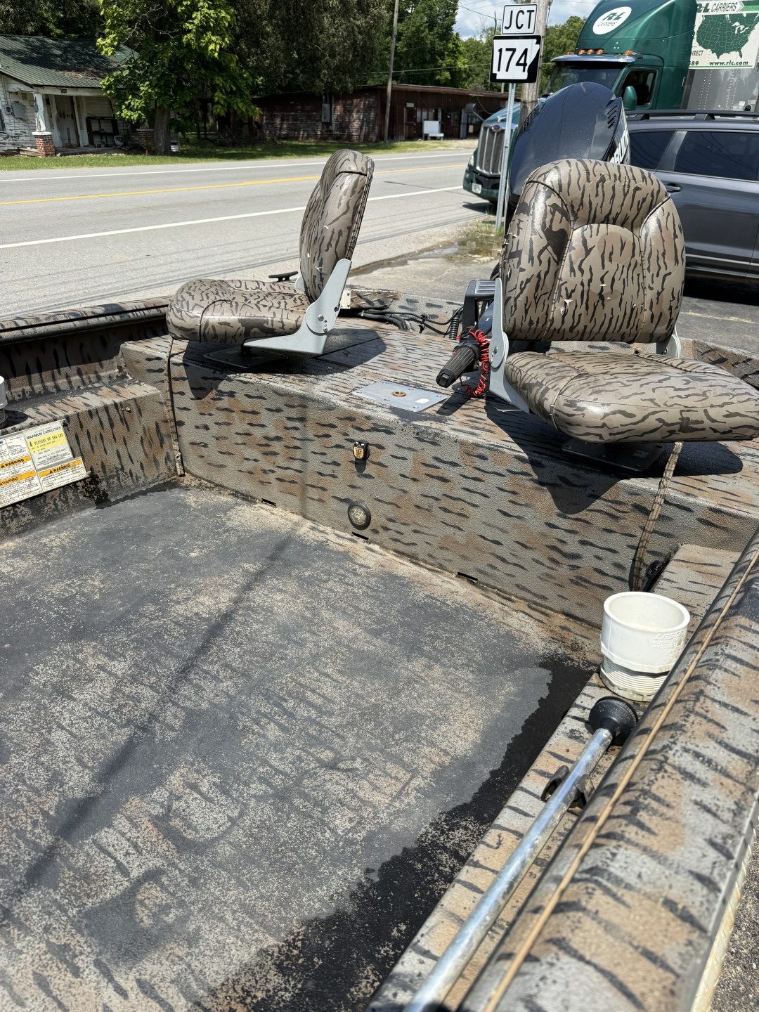 2016 Xpress HD16DBX with Evinrude 40 Etec - Image 6
