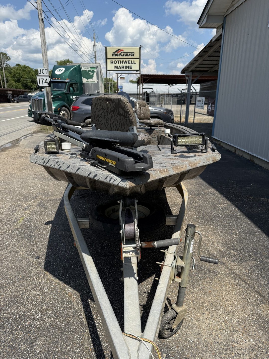 2016 Xpress HD16DBX with Evinrude 40 Etec - Image 8
