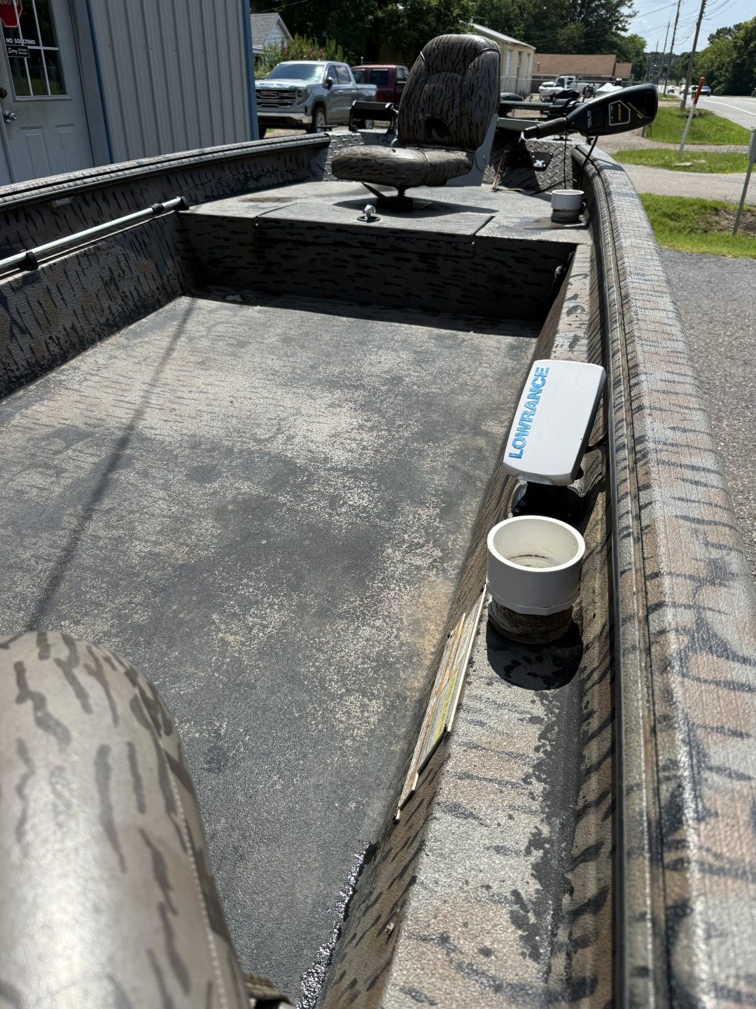 2016 Xpress HD16DBX with Evinrude 40 Etec - Image 11